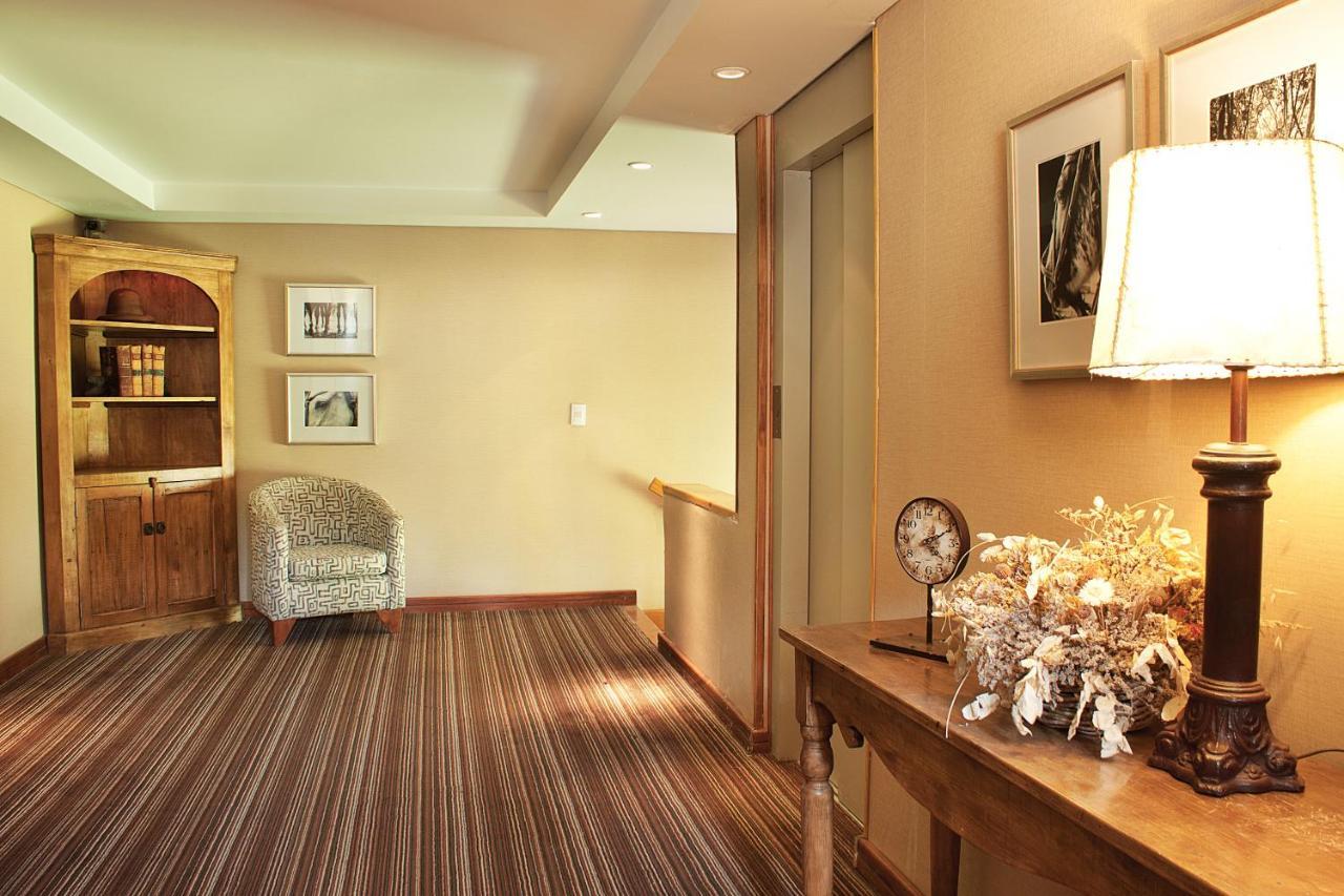 Mirador Del Lago Hotel El Calafate Exterior photo